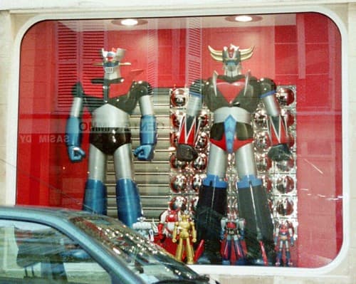 Key visual showing Grendizer in a dynamic pose, with smaller panels depicting manga characters from Five Star Stories and Ao Ashi.